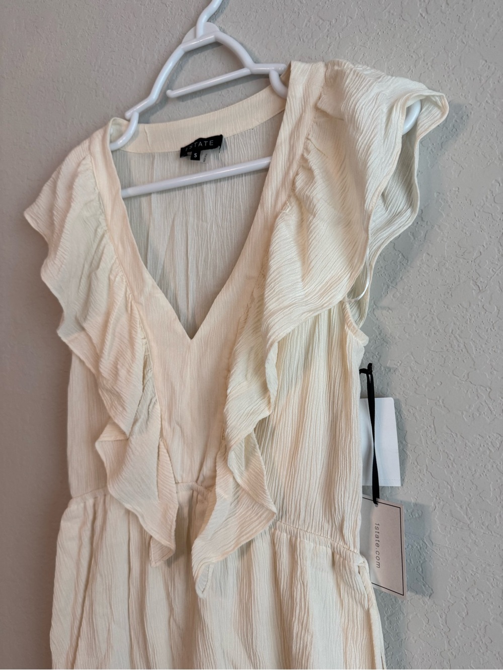 1STATE Cream Ruffle V-Neck Dress small - Picture 2 of 4